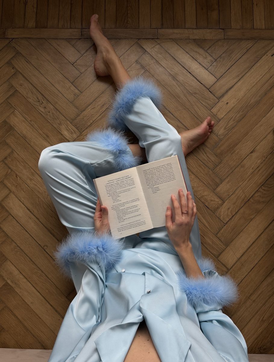 SILK SET WITH FEATHERS ICE BABY BLUE