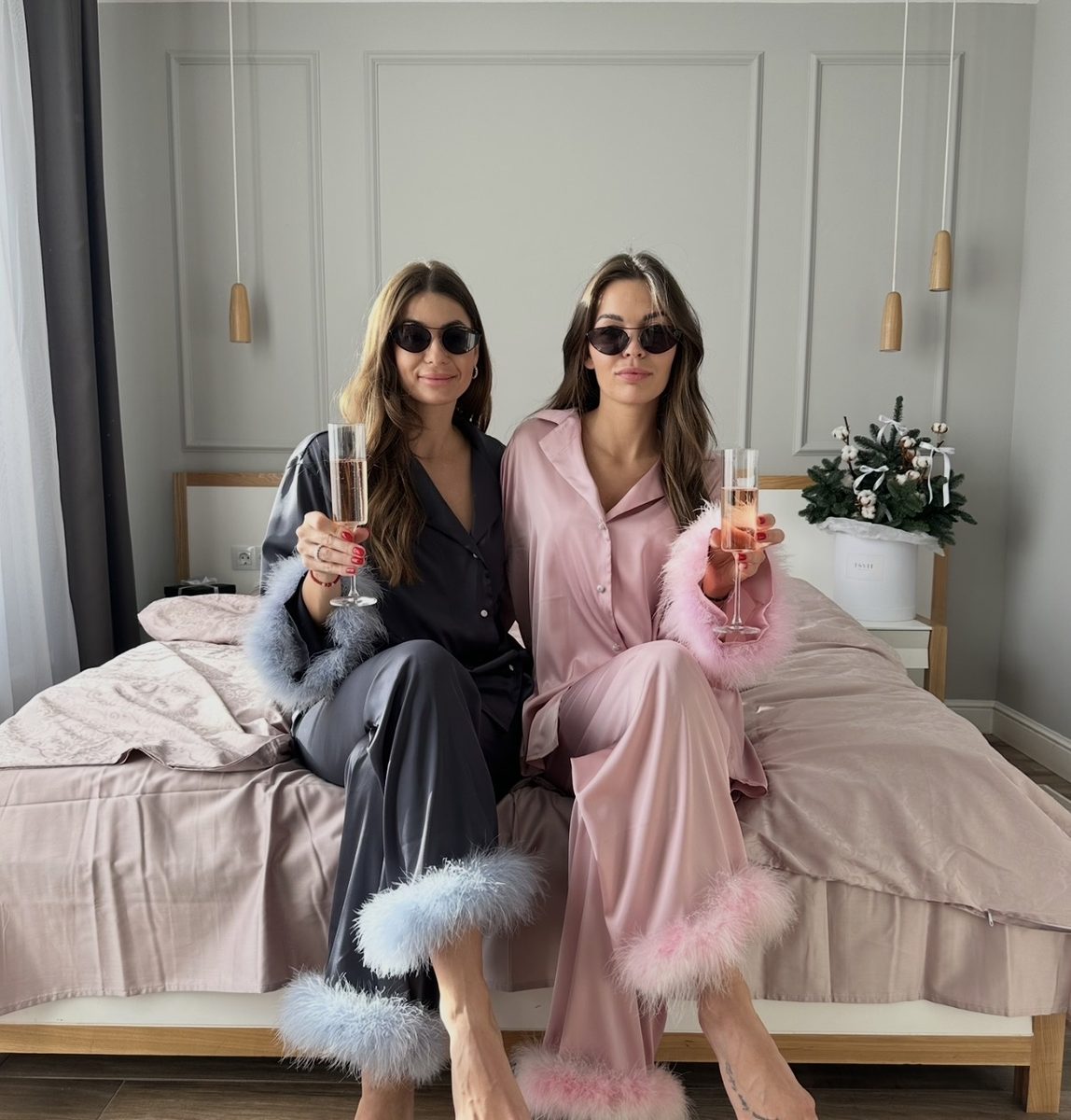 SILK SET WITH FEATHERS ROSE